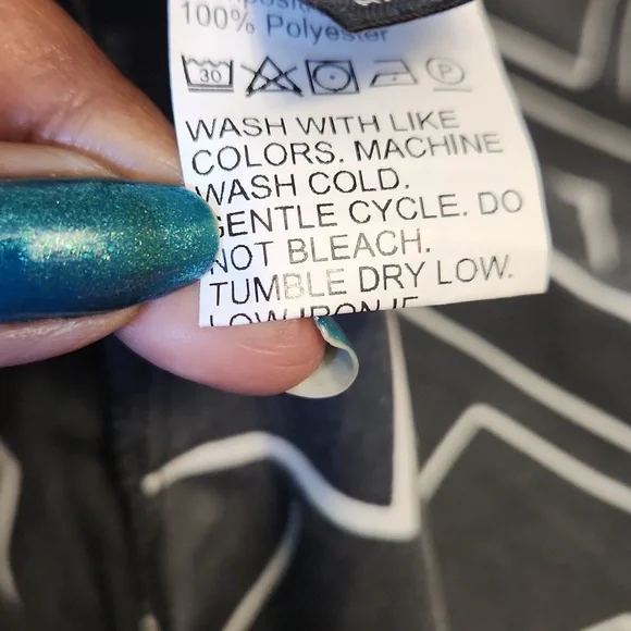 SHEIN Black and White Geometric Top - Picture 8 of 9